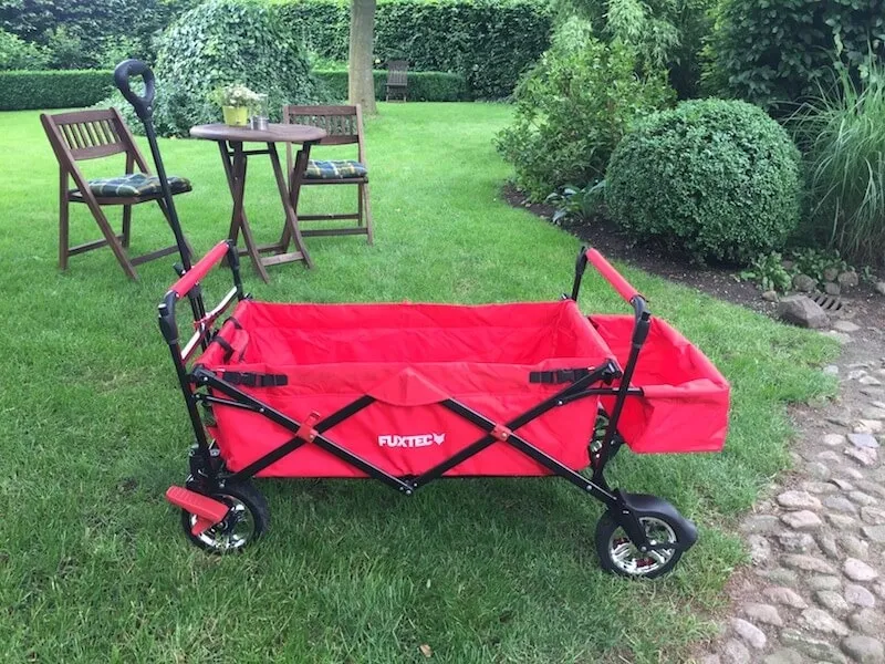 CT500 ohne Dach von der Seite auf Rasen