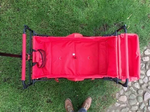 Blick von oben in den leeren Innenraum