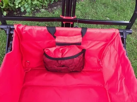 Netztasche an der Stirnseite im Innenraum