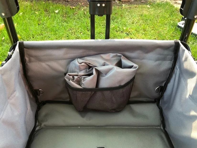 Netztasche im Innenraum an der Stirnseite