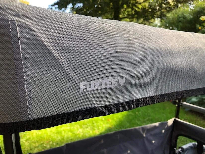 Sonnendach mit Fuxtec-Schriftzug