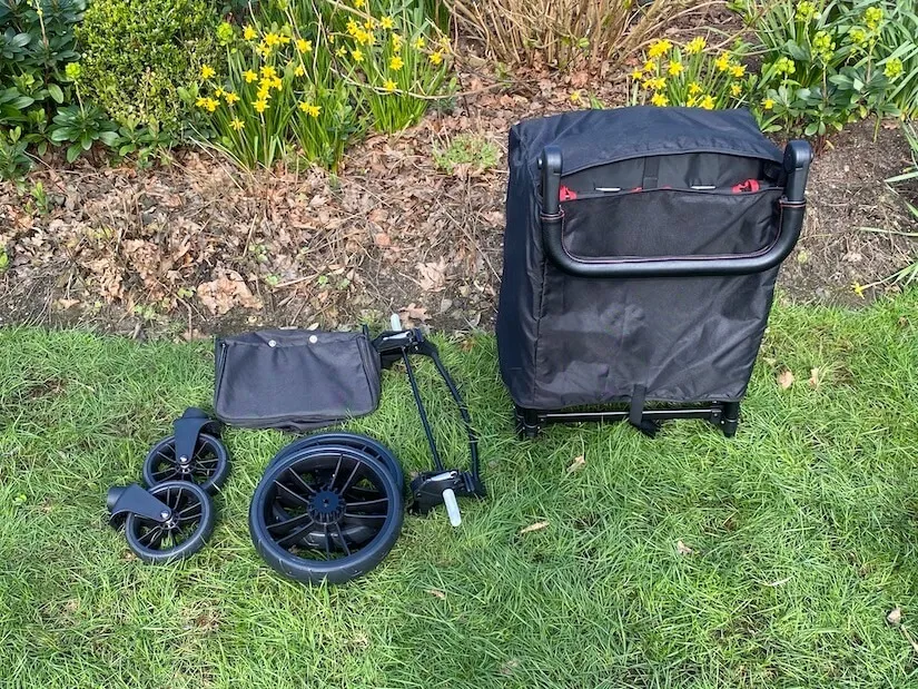 SmartCruiser ausgepackt: zusammengefalteter Korpus, Räder, Hinterachse und Dach