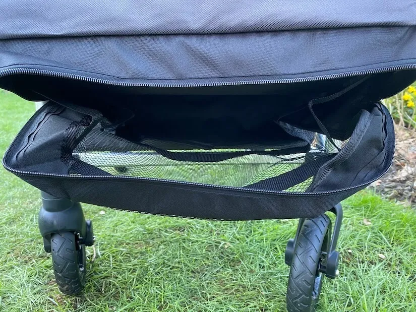 Ablagenetz unter dem Wagenboden