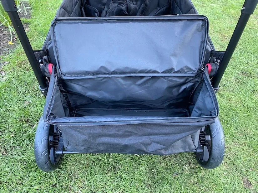 Hecktasche des WagonPro geöffnet