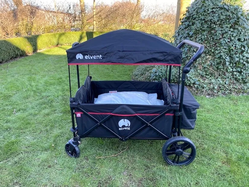 WagonPro mit Sitzpolstern im Garten