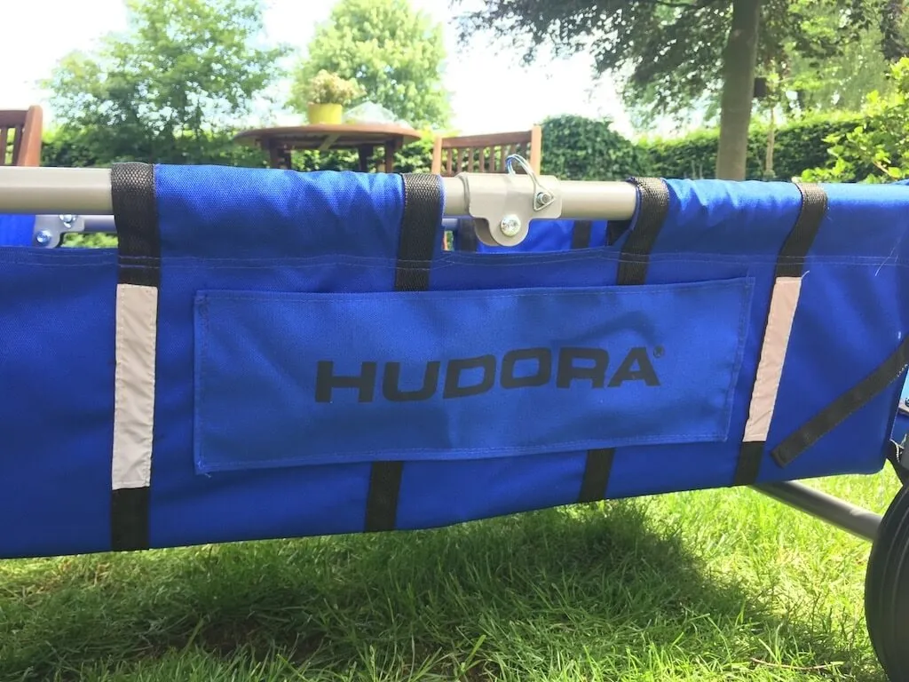 Seitenwand mit Hudora-Logo und Reflexstreifen
